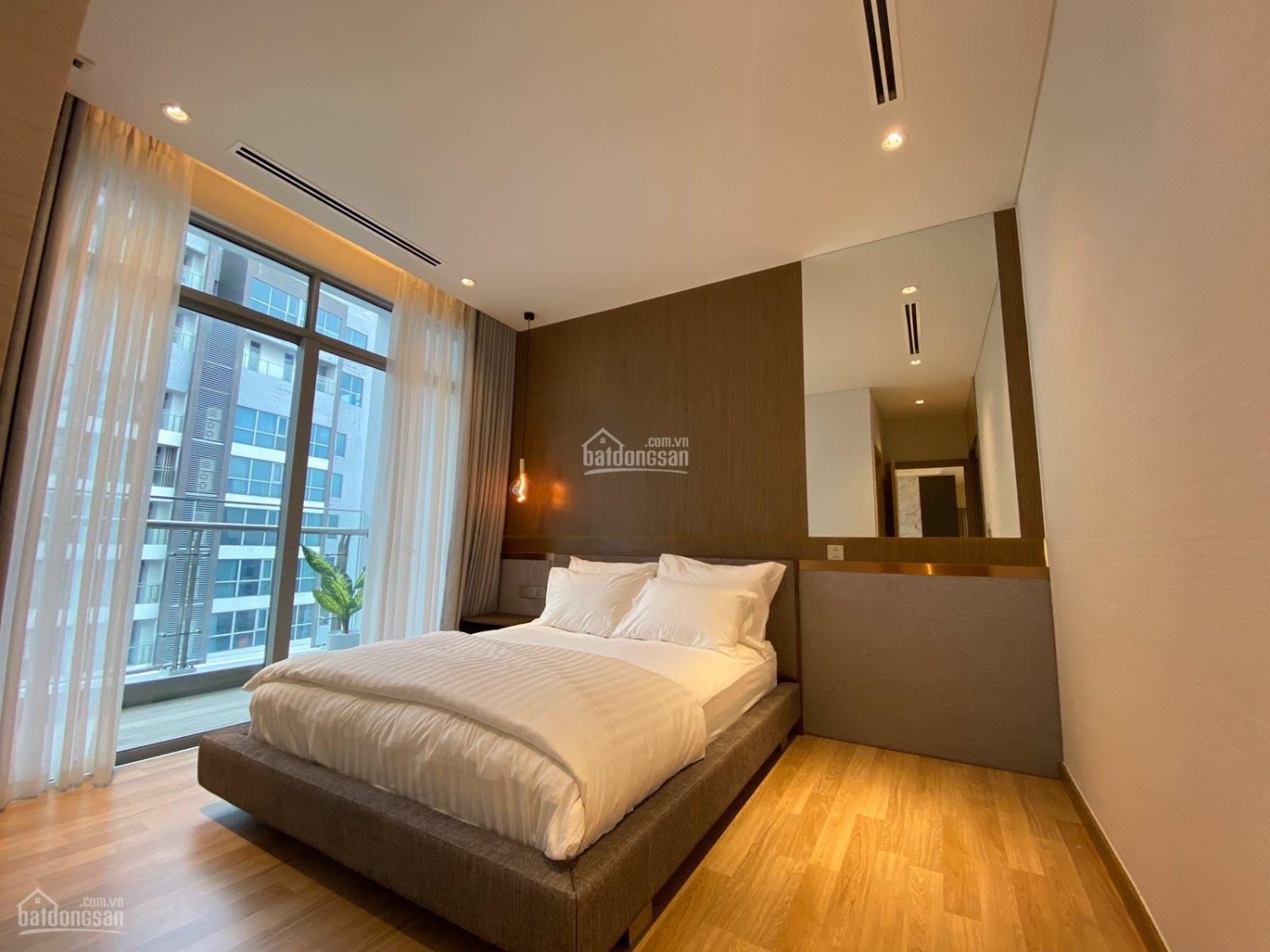 CHO THUÊ VINHOMES CENTRAL PARK CĂN HỘ: 1 - 2 - 3 - 4 PHÒNG NGỦ GIÁ TỐT: 5/2021 LH: 0908132054